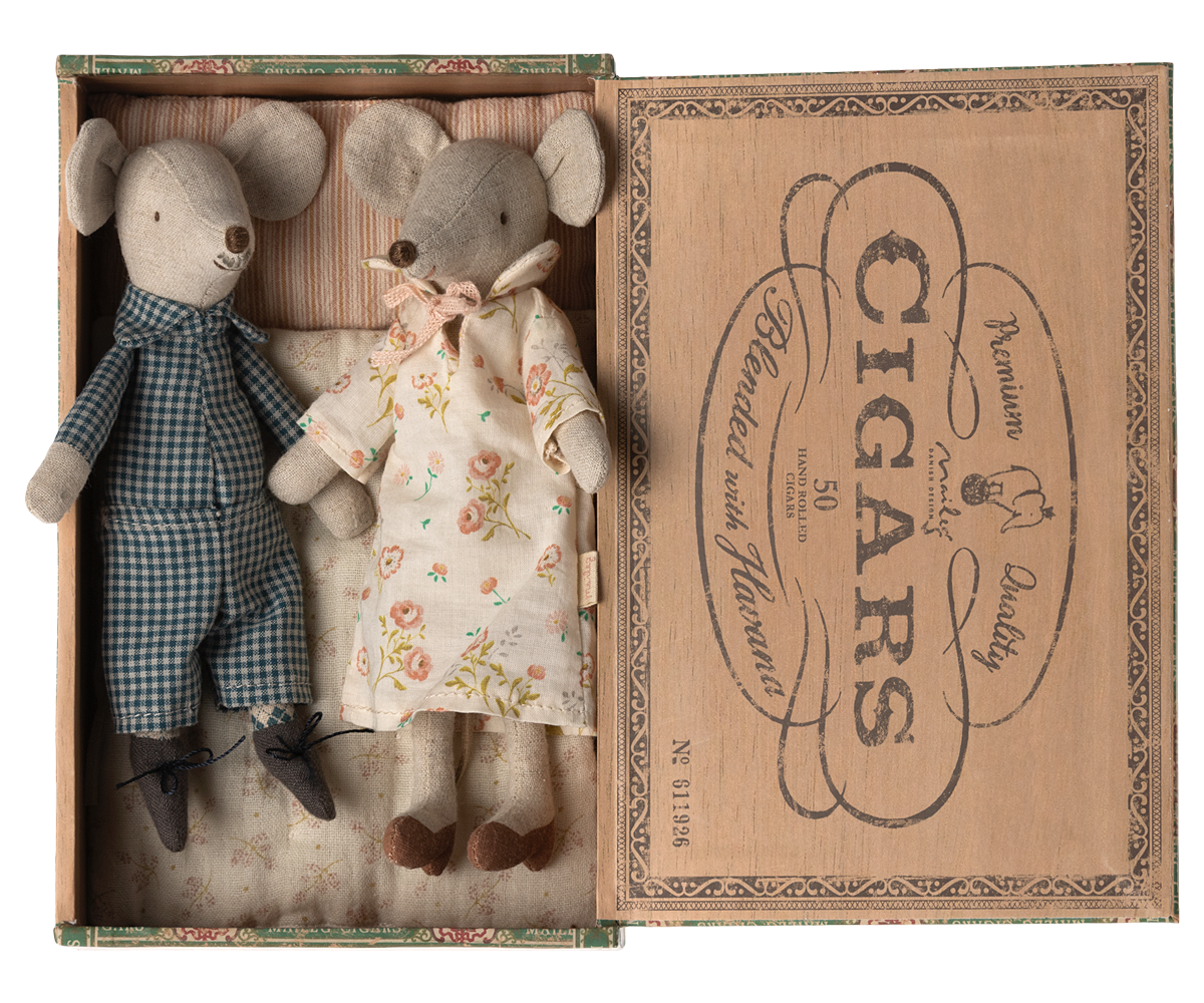 Janie and Jack Grandma & Grandpa Mice in Cigarbox