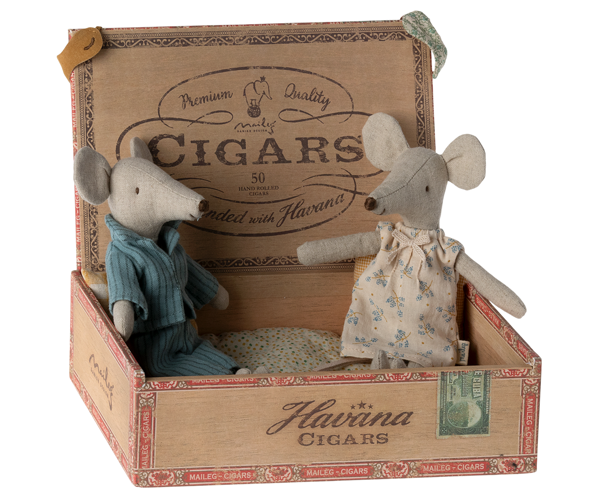 Janie and Jack Mum & Dad Mice in Cigar Box
