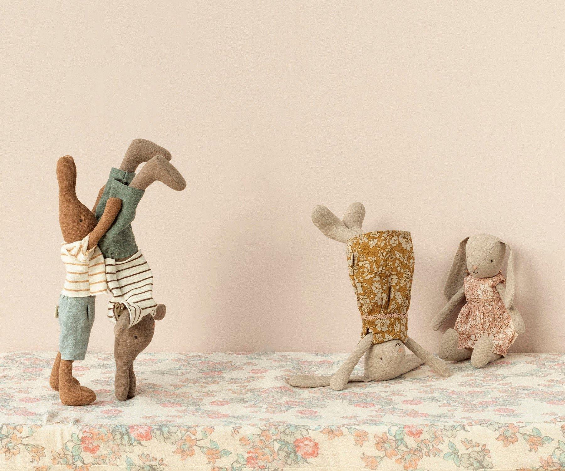 Janie and Jack Rabbit Size 2, Brown